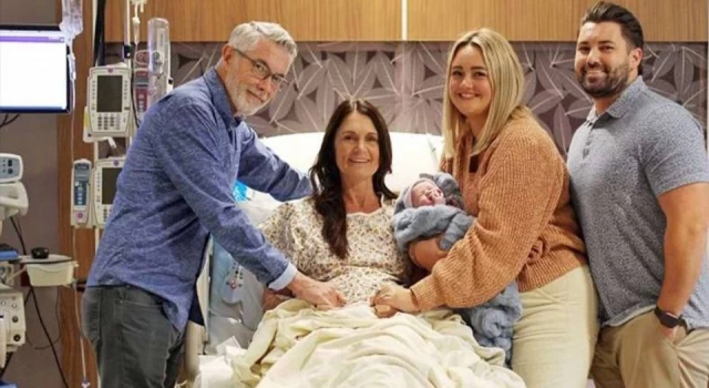 56 yaşındaki babaanne kendi torununu doğurdu