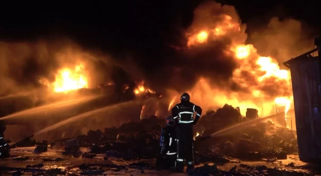 Bursa'da soğuk hava deposunda yangın 6 saatte söndürülebildi: 5 yaralı