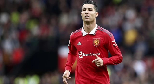 Manchester United, Ronaldo'nun posterini stadyumdan kaldırdı