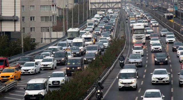 Okullar açıldı, İstanbul'da trafik yoğunluğu başladı