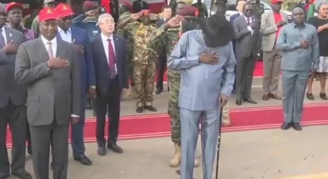 Güney Sudan Devlet Başkanı Mayardit törende altına kaçırdı!