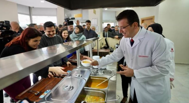 İmamoğlu, Sultanbeyli’de açılan kent lokantasında ilk servisi yaptı