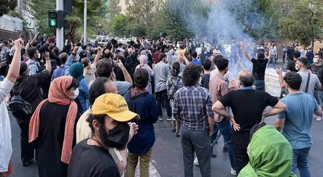 İran'da gösterilerle ilgili bir kişi daha idam edildi