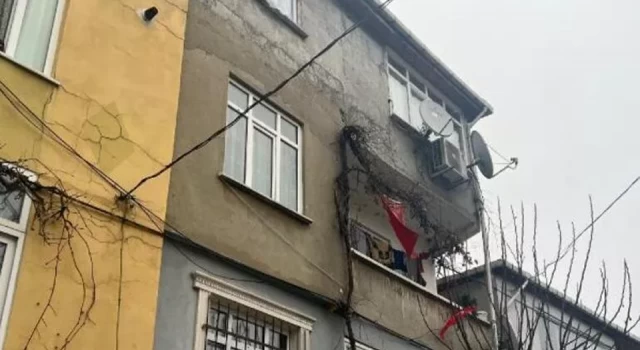 İstanbul'da bir kadın iki çocuğuyla balkondan atladı