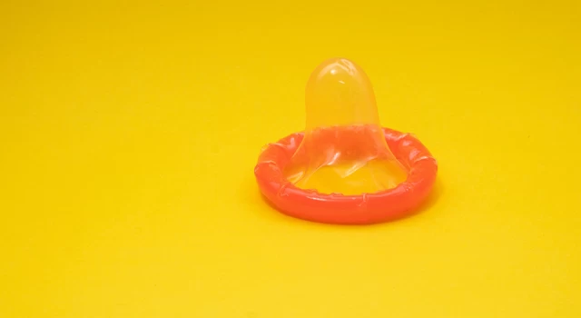 O ülkede 18-25 yaş arasındakilere prezervatif ücretsiz verilecek