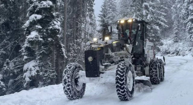 Artvin'de ulaşıma kar engeli: 23 köy yolu kapandı