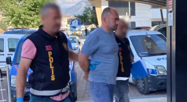 Antalya'da dehşet: Ukraynalı şahıs çocuklarını öldürdü, eşini yaraladı
