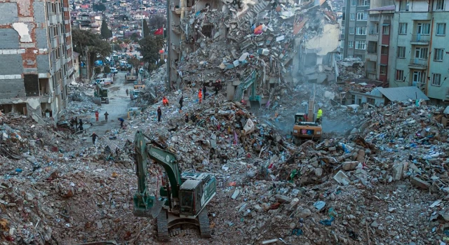 Deprem bölgesinde, binaların 173 bini yıkılmış ya da yüksek hasarlı