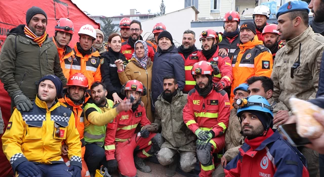 "Hükümet iş makinalarıyla enkaza girmeye karar vermiş" diyen İspanyol arama-kurtarma ekipleri Türkiye'yi terketti