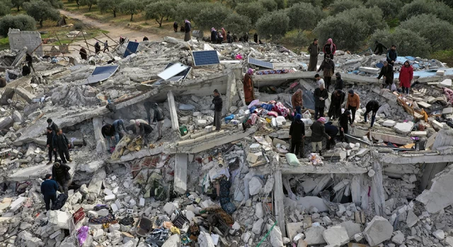 Suriye’de de depremin etkisi büyük: Ölü sayısı 1.400'ü geçti