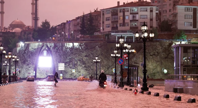 Ankara için sağanak ve fırtına uyarısı verildi