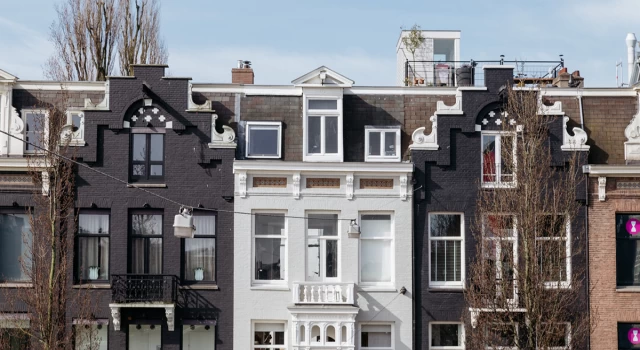 Amsterdam'da evlerin çatısında neden kanca olur?