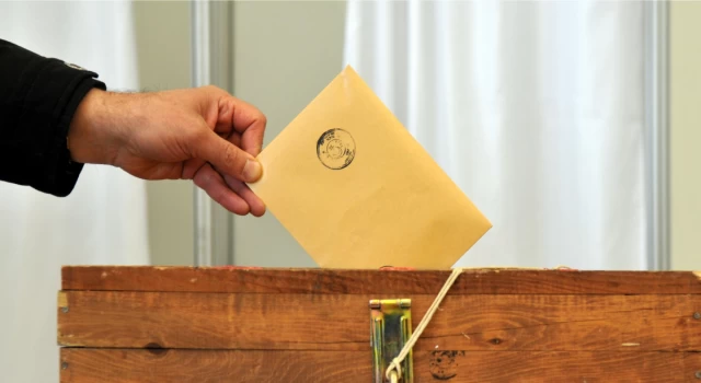 Gurbetçiler sandık başına gidiyor, yurtdışında oy kullanma başladı
