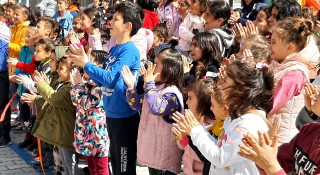 İBB Kültür'den, Hataylı depremzede çocuklara 23 Nisan sürprizi