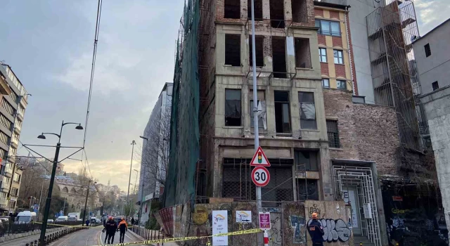 Kısmen çöken 5 katlı metruk binaya ilişkin Beyoğlu Belediyesi’nden açıklama