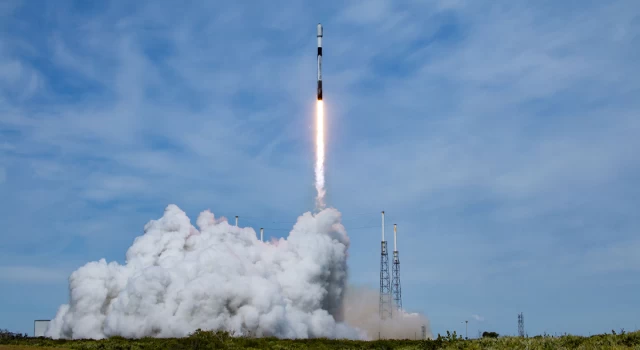 SpaceX, uzaya 21 adet ikinci nesil Starlink uydusu fırlattı