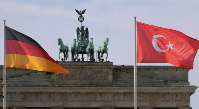 Türkiye Almanya’dan sandıklar için onay bekliyor