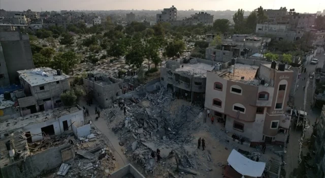 Ateşkesin ilk 24 saatinde İsrail ordusu bir roketin fırlatıldığı Gazze'yi vurdu