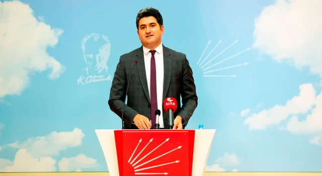 CHP Genel Başkan Yardımcısı Onursal Adıgüzel, görevinden ayrıldı