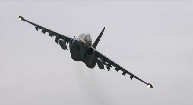 Rus savaş uçağı Karadeniz'e düştü