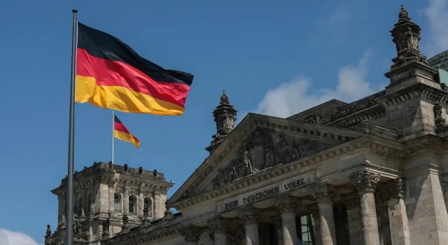 Almanya'da yapılan ankette hükümete güven yüzde 27 çıktı