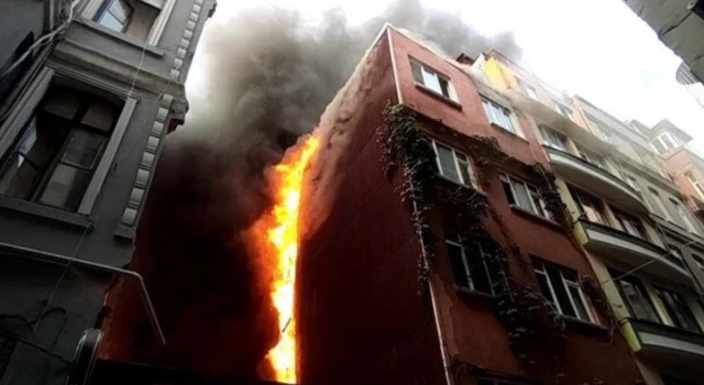 Beyoğlu'nda otel yangını