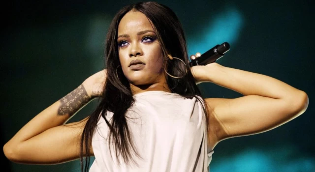 Dünyaca ünlü şarkıcı Rihanna, ikinci kez anne oldu