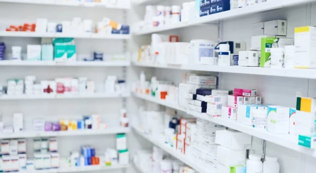 Hayati öneme sahip ilaçlar piyasada bulunamıyor: Zam geçici çözüm
