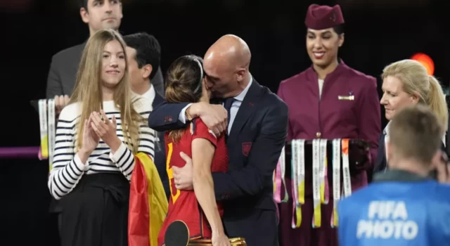 "İstifa etmeyeceğim" demişti: FIFA, İspanya Futbol Federasyonu Başkanını görevinden uzaklaştırdı