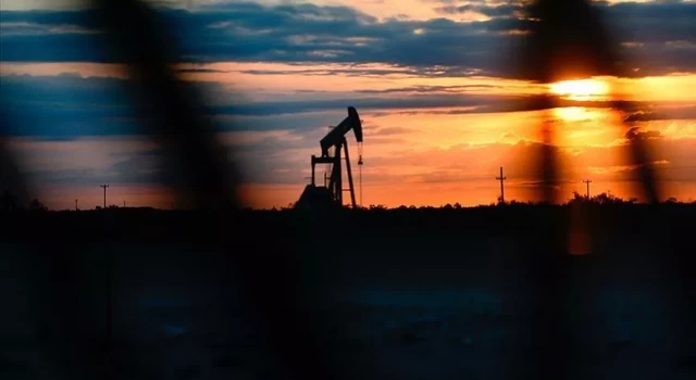 Suudi Arabistan petrolde ek üretim kesintisine Eylül'de de devam edecek