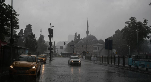 AKOM'dan uyarı: İstanbullular mecbur kalmadıkça trafiğe çıkmamalı