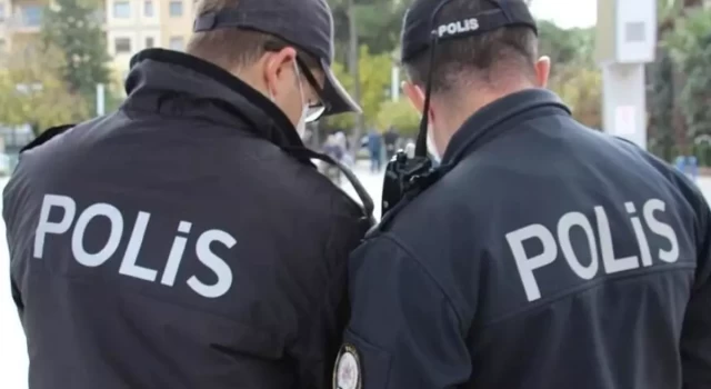 Arabada cinsel ilişkiye giren iki erkekten rüşvet alan polislere hapis cezası