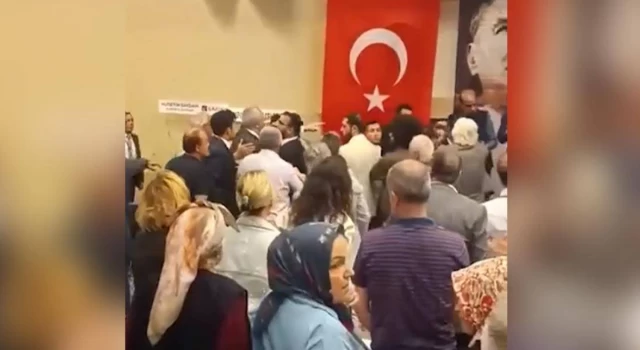 İzmir'den sonra bu kez de CHP Konya İl Kongresi'nde kavga çıktı