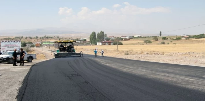 Kayseri Talas Belediyesi’nden Kamber’de asfalt çalışması