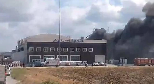 Silivri'deki fabrika yangınına ekiplerin müdahalesi sürüyor