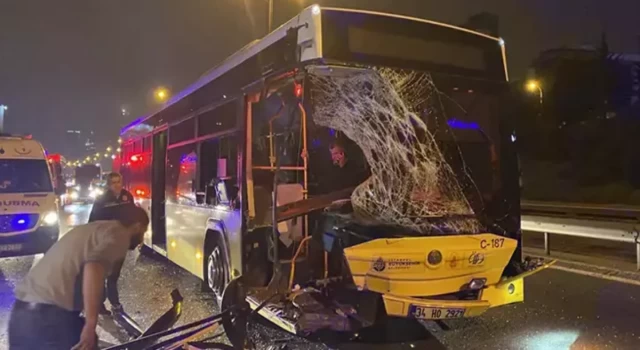 Ataşehir'de İETT otobüsü, emniyet şeridindeki minibüse çarptı: 2 yaralı