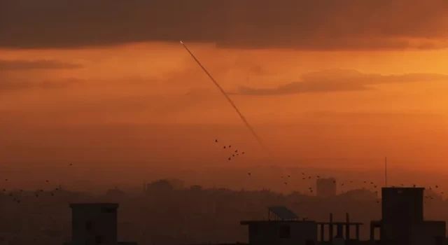 Gazze Şeridi'nden İsrail'e binlerce roket ateşlendi