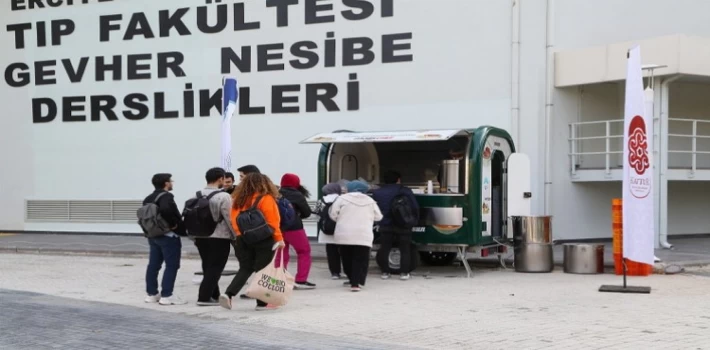 Kayseri Büyükşehir’den ERÜ öğrencilerine çorba ikramı