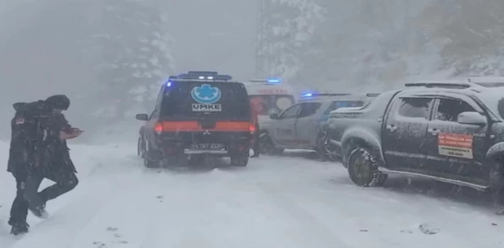 Bolu’da kar ve tipi nedeniyle turistler mahsur kaldı
