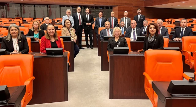 CHP’nin 20 milletvekili ile Meclis’te başlattığı ‘yargı’ nöbetinin ilk günü tamamladı