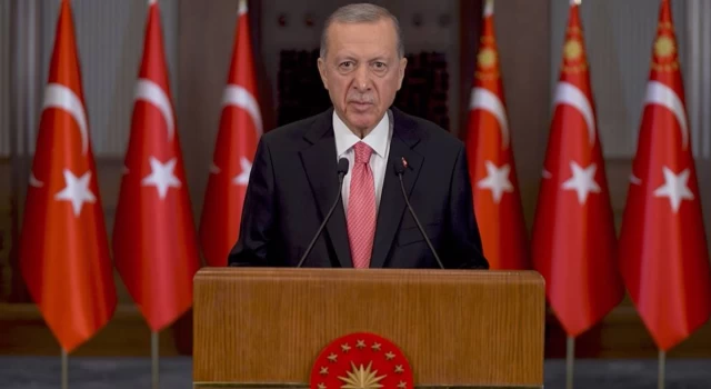 Cumhurbaşkanı Erdoğan resmen duyurdu: Çalışan emeklilere de 5 bin TL ikramiye