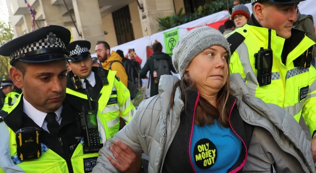 Greta Thunberg, Londra’daki protestosunda kamu düzenini ihlal ettiği gerekçesiyle hakim karşısındaydı