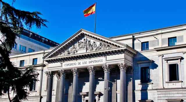 İspanya'da sol, koalisyonla hükümete geliyor