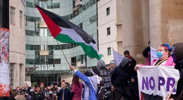 Londra'da BBC önünde Filistin protestosu