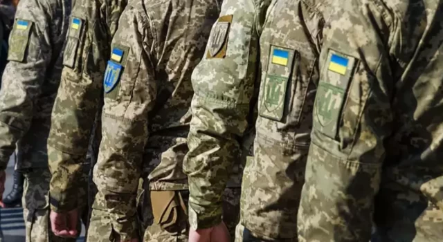 Ukrayna'da 20 bin erkek askere gitmemek için ülkeden kaçtı