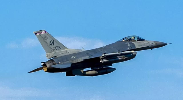 Güney Kore’de ABD'ye ait F-16 savaş uçağı düştü