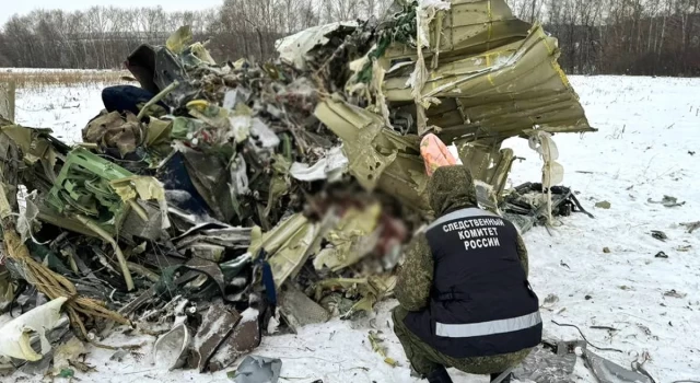 Rusya, Ukraynalı savaş tutsağı askerleri taşıyan uçağın Kiev tarafından düşürüldüğünü belirtti