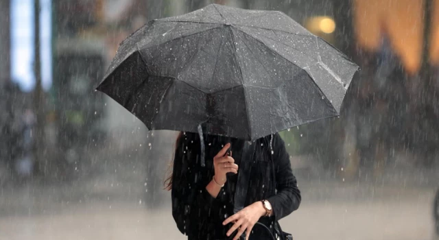 AKOM'dan İstanbullulara uyarı: Çok kuvvetli yağış geliyor