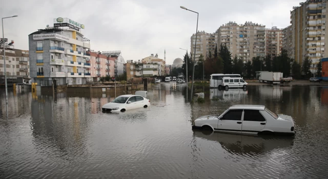 Antalya'yı sel vurdu: En az bir kişi hayatını kaybetti