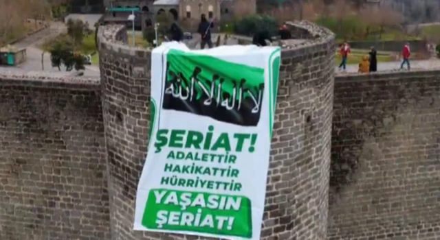 Diyarbakır'da sokaklara 'Yaşasın şeriat' pankartları astılar